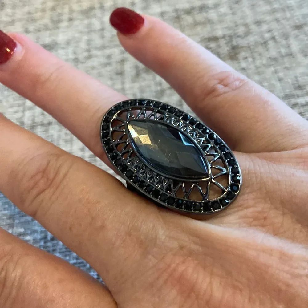 Ring NWT stretch size 7/8 black grey stone nickel free
